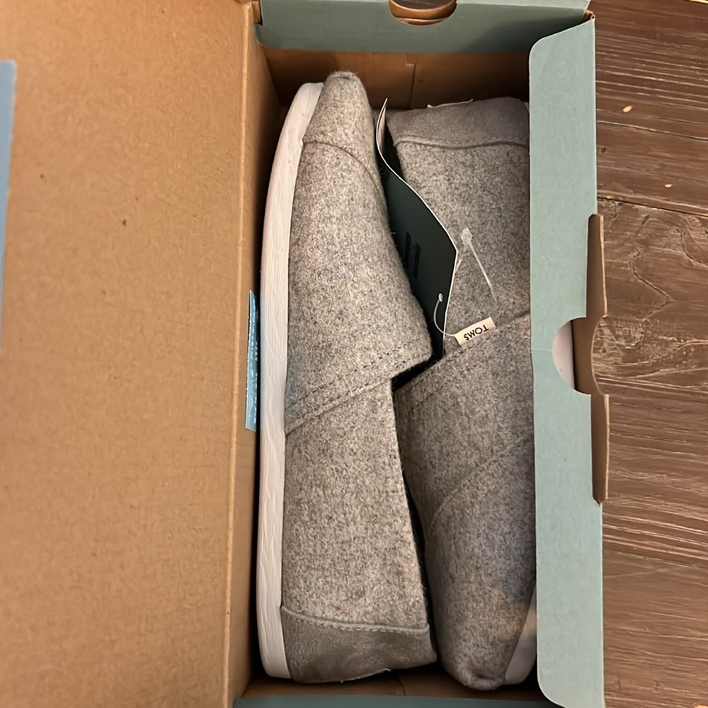 NWT TOMS Classic Grey Felt - Picture 6 of 7